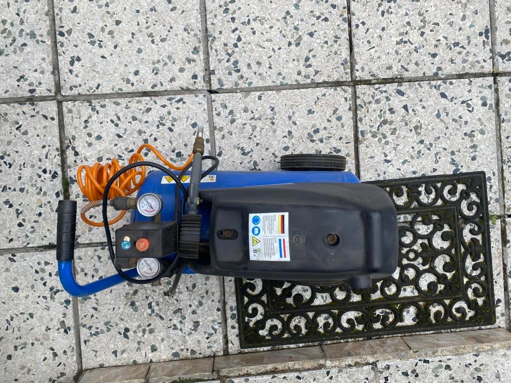 Compresseur sans huile, Bricolage & Construction, Compresseurs, Enlèvement, Sans huile, 25 à 100 litres, Utilisé