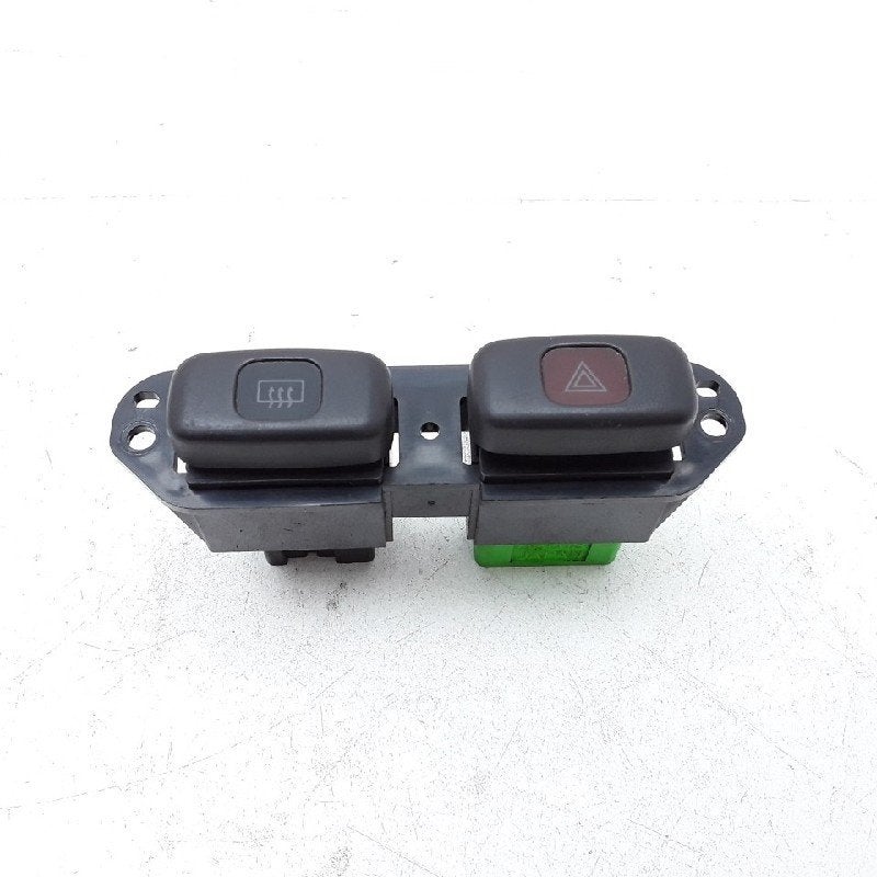 COMMUTATEUR DE FEUX DE DETRESSE Galant (E5 / E6E / E7 / E8), Utilisé, Mitsubishi