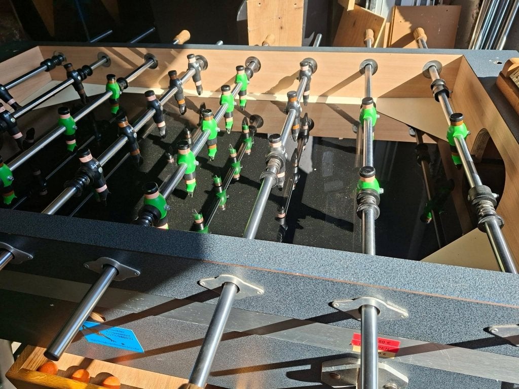Deze voetbaltafel voor 925 euro., Sports & Fitness, Billards & Billards américains, Enlèvement, Utilisé, Autres types