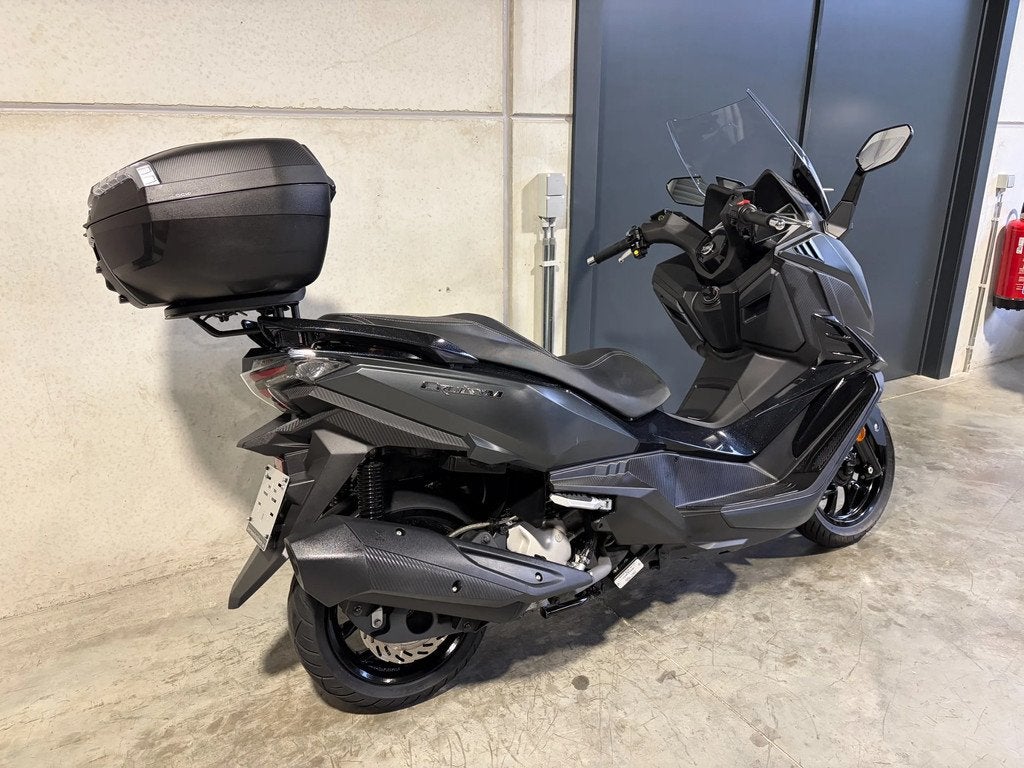 SYM Cruisym 300 abs luxescooter met topcase (bj 2025), Scooter, 300 cc, Bedrijf, 12 t/m 35 kW