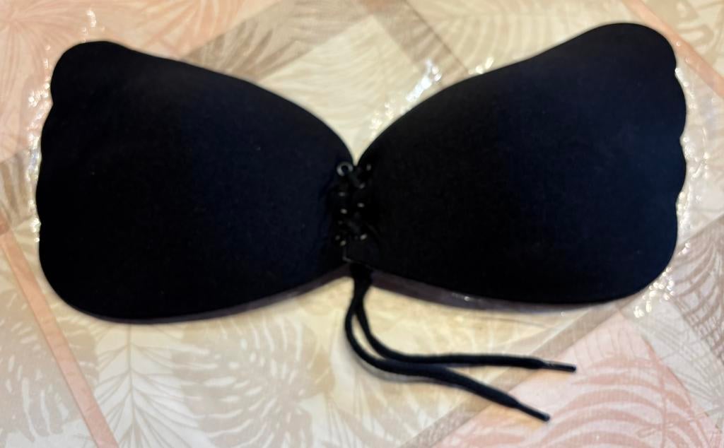 Een nieuwe kleine plak beha., Kleding | Dames, Ophalen of Verzenden, Zwart, BH