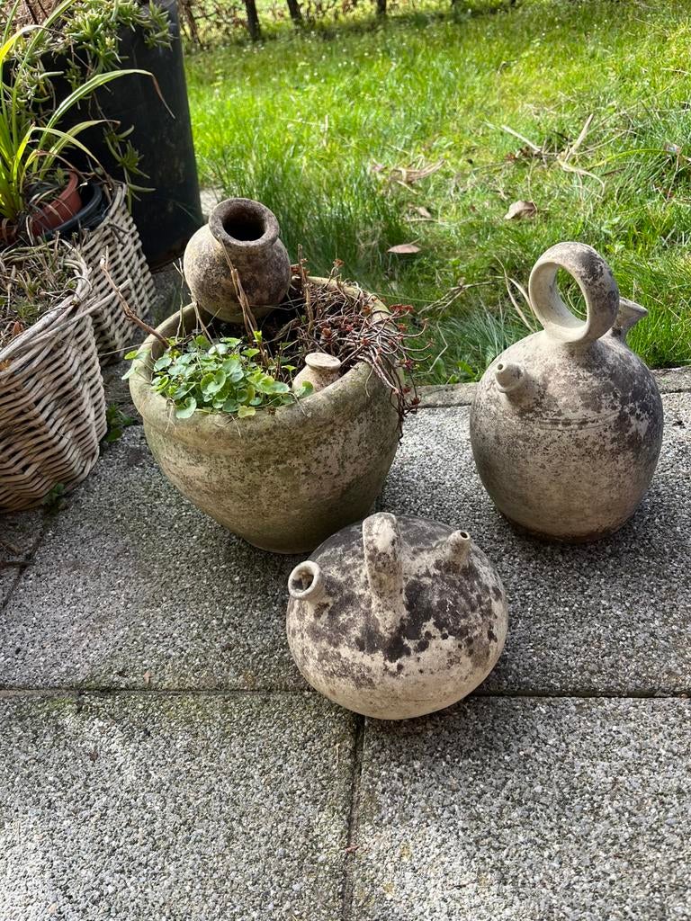 2 kruikjes in aardewerk en 1bloempot, Tuin en Terras, Tuinvazen, Ophalen