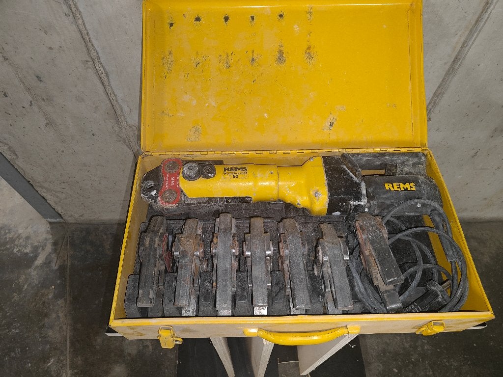 Perstang Rems met persbekkens, Bricolage & Construction, Enlèvement