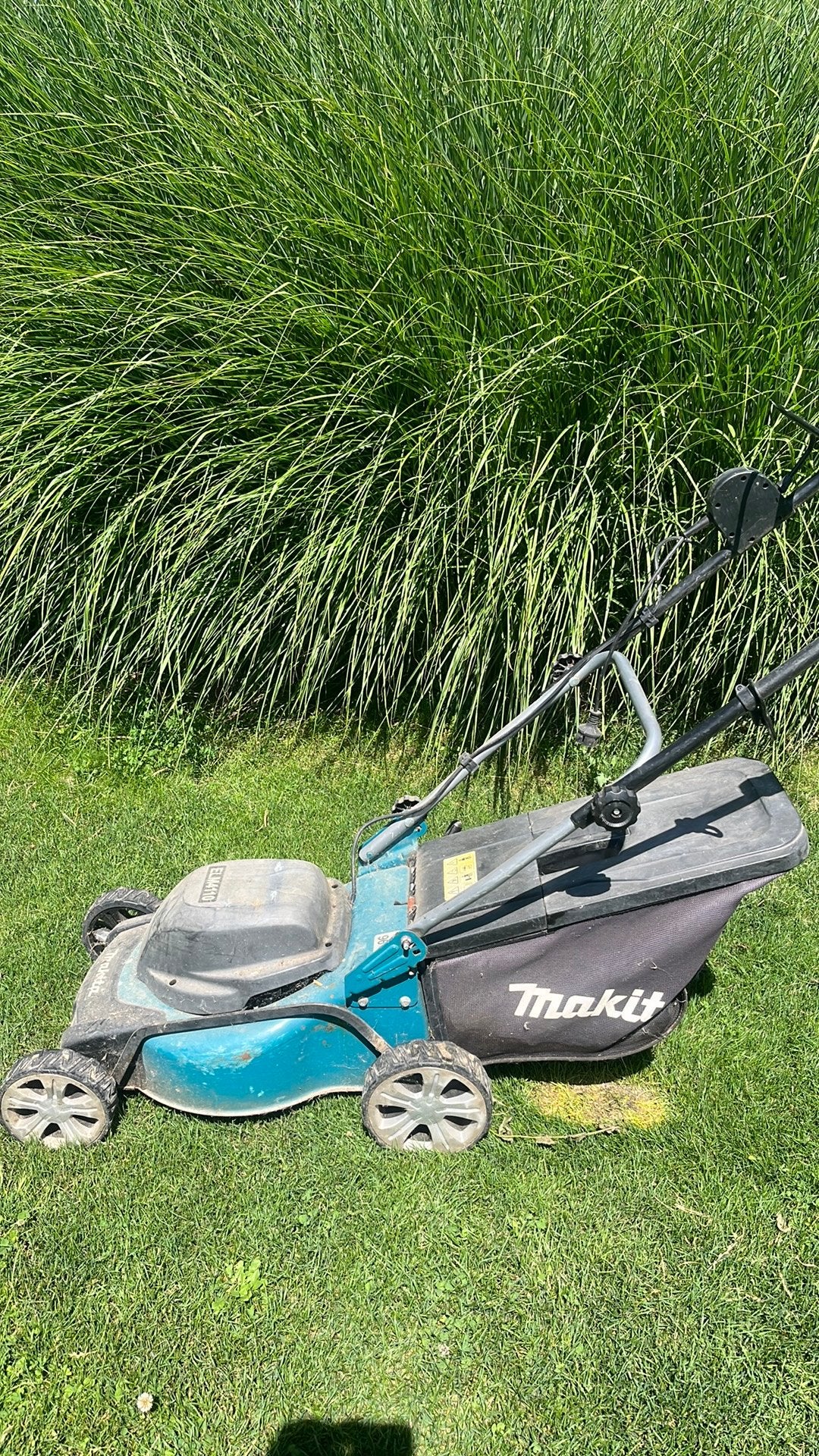 Makita. (Motor defect) Gratis, Tuin en Terras, Ophalen, Zo goed als nieuw
