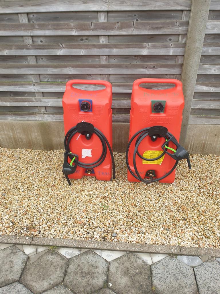 2 goede bandstoftanks 50 liter met slang en pistool, Enlèvement