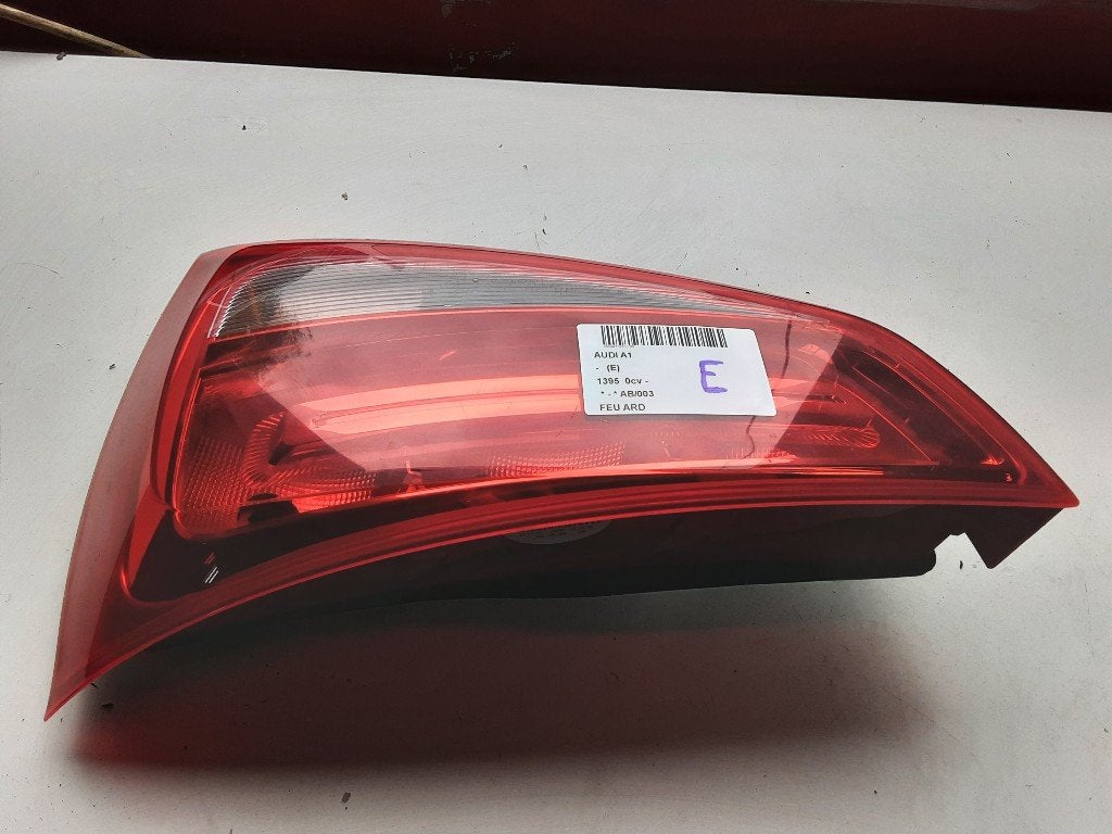 FEU ARRIÈRE DROIT Audi A1 (8X1 / 8XK) (8X0945094), Autos : Pièces & Accessoires, Éclairage, Audi, Utilisé