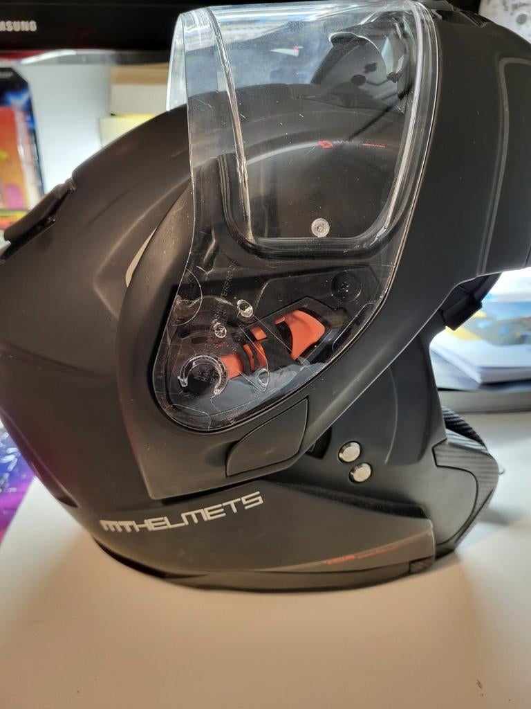 MT helmet motorhelm, Enlèvement