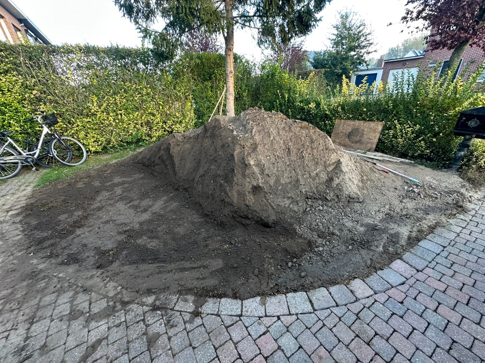 Gratis grond, Tuin en Terras, Ophalen, Zo goed als nieuw