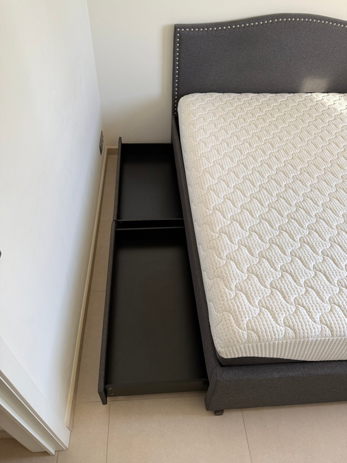 Bed, Huis en Inrichting, Slaapkamer | Boxsprings, Zo goed als nieuw, Grijs, Ophalen