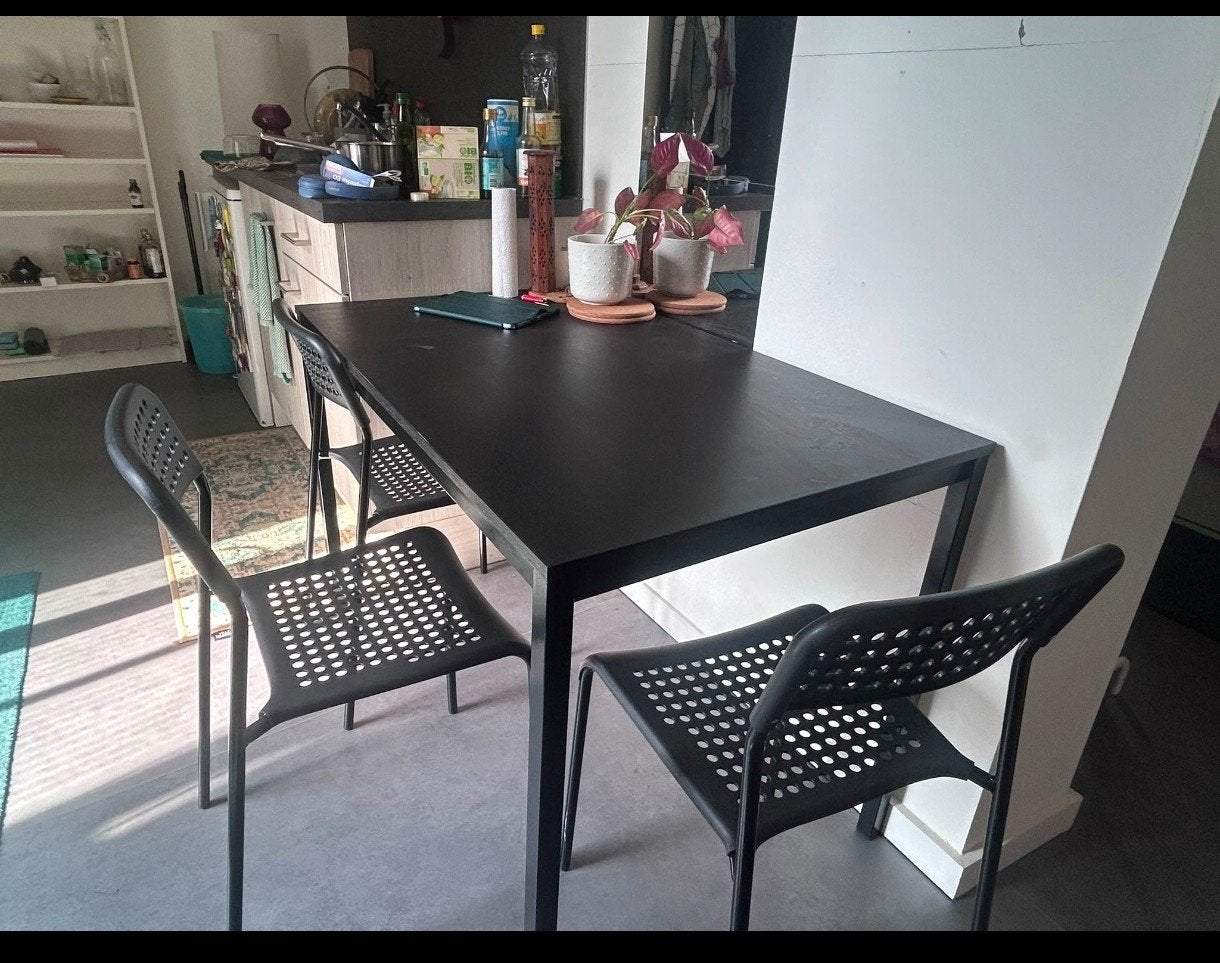 table noire et 4 chaises, Enlèvement ou Envoi, Comme neuf, Rectangulaire