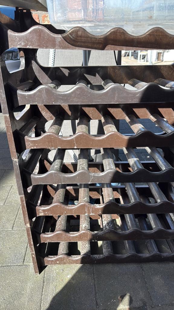7 plastic flessenhouders van Keeper — 60x28x14 cm, Ophalen, Zo goed als nieuw, Hout