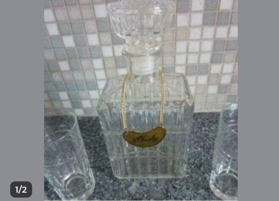 Whiskey- set

Bestaande uit glazen whiskey-fles die je zelf, Ophalen, Gebruikt, Overige typen
