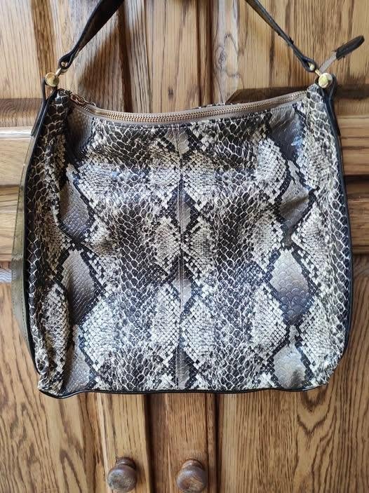 Sac de la marque BOO! en cuir avec finition peau de serpent, Enlèvement ou Envoi, Comme neuf, Gris, Sac à bandoulière