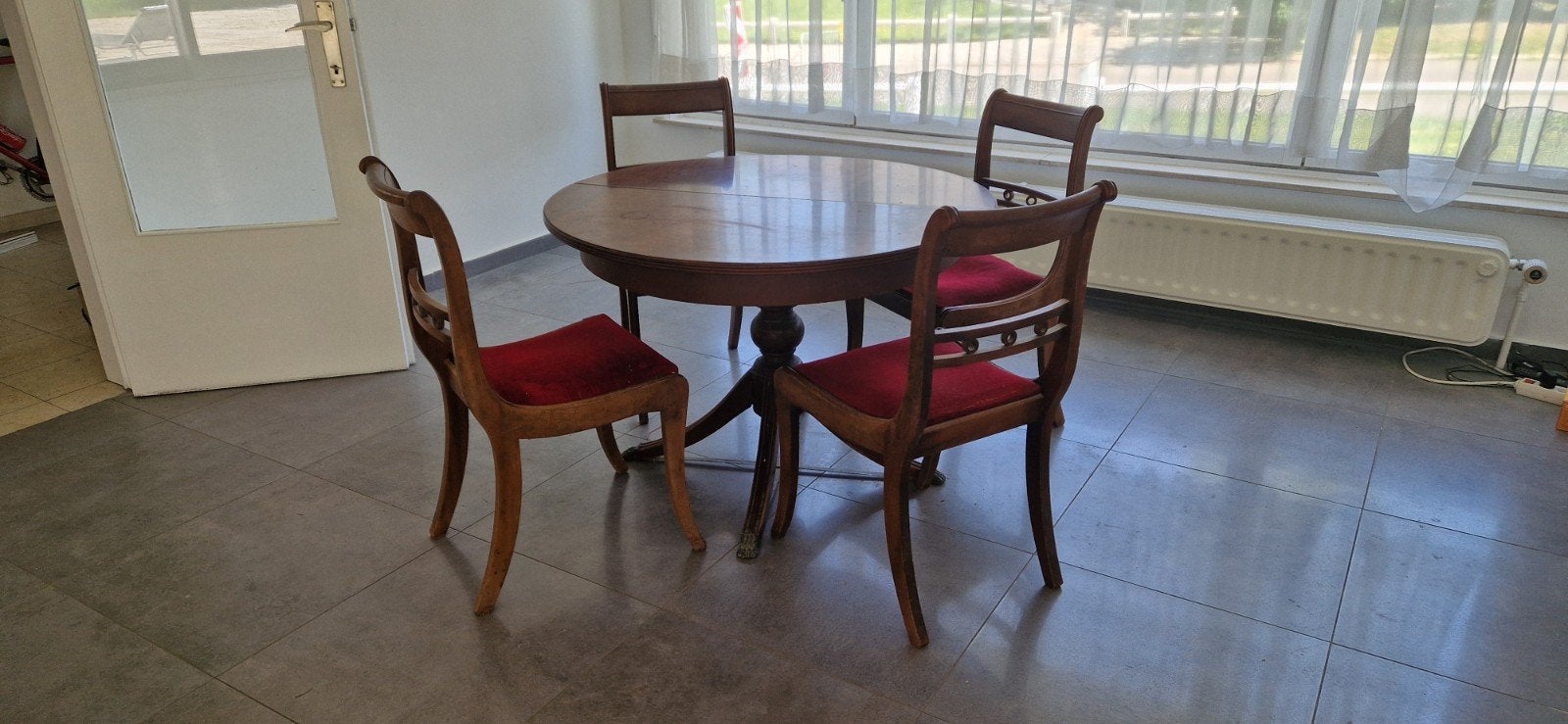 A donner : table et 4 chaises, Enlèvement