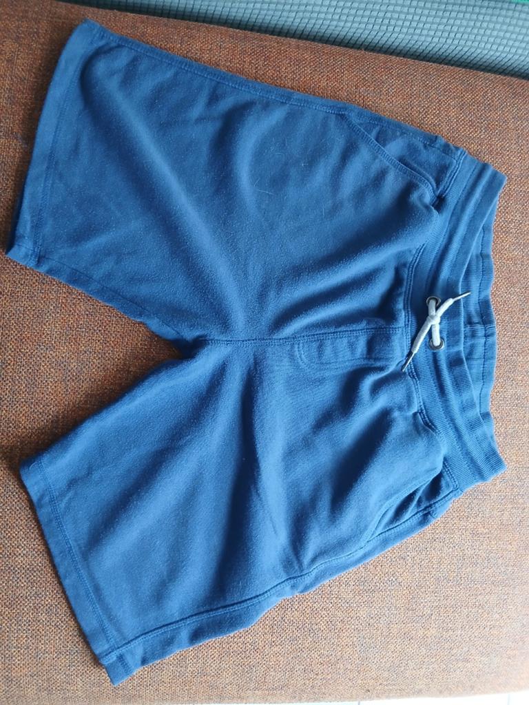 Korte broek maat 170, Ophalen