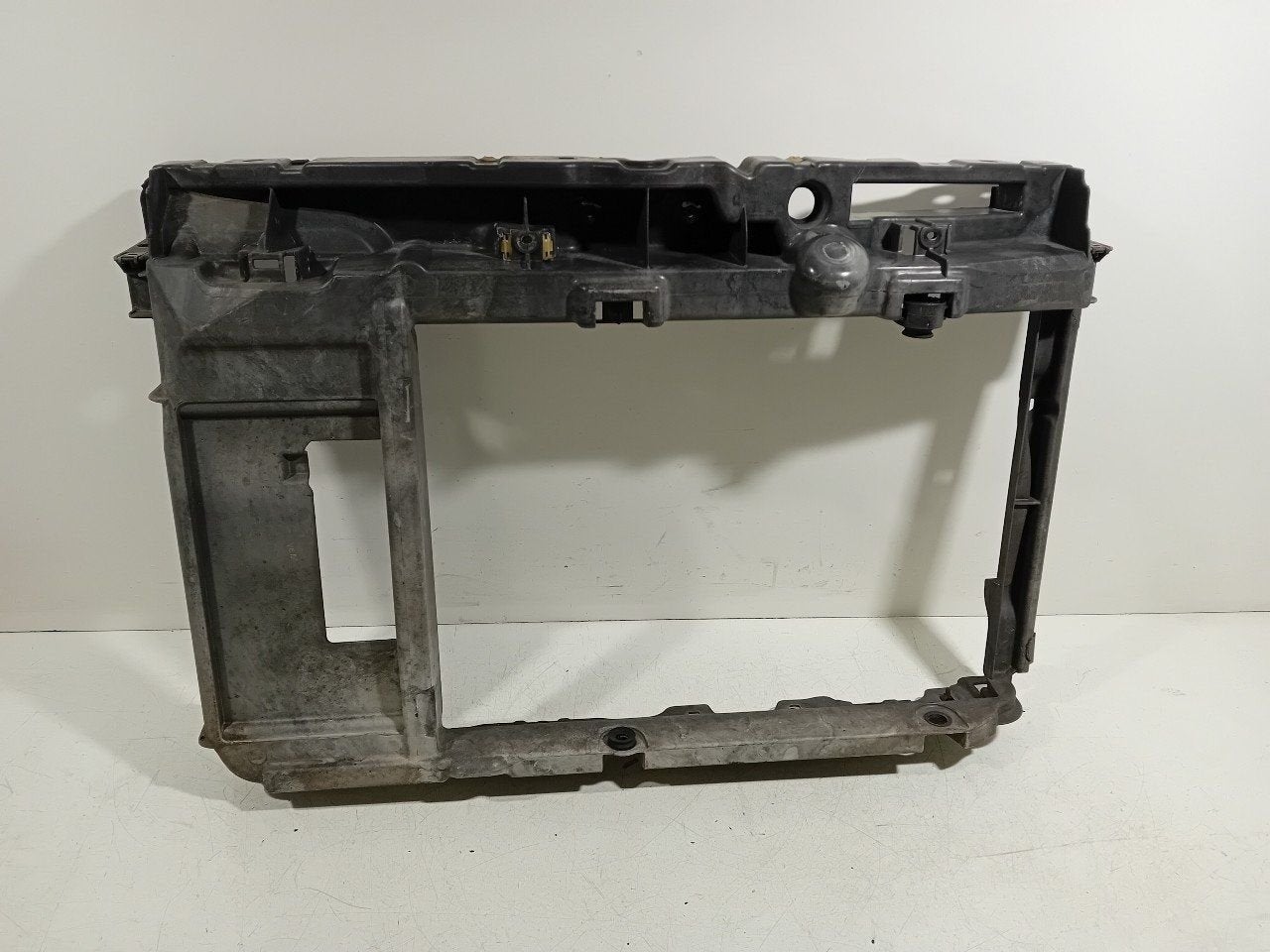 Voorfront slotplaat Peugeot 207, Onderdelen@venauto.nl, Van der Ven Autorecycling B.V., Gebruikt, Ettenseweg 76, 4706 PB Roosendaal, The Netherlands