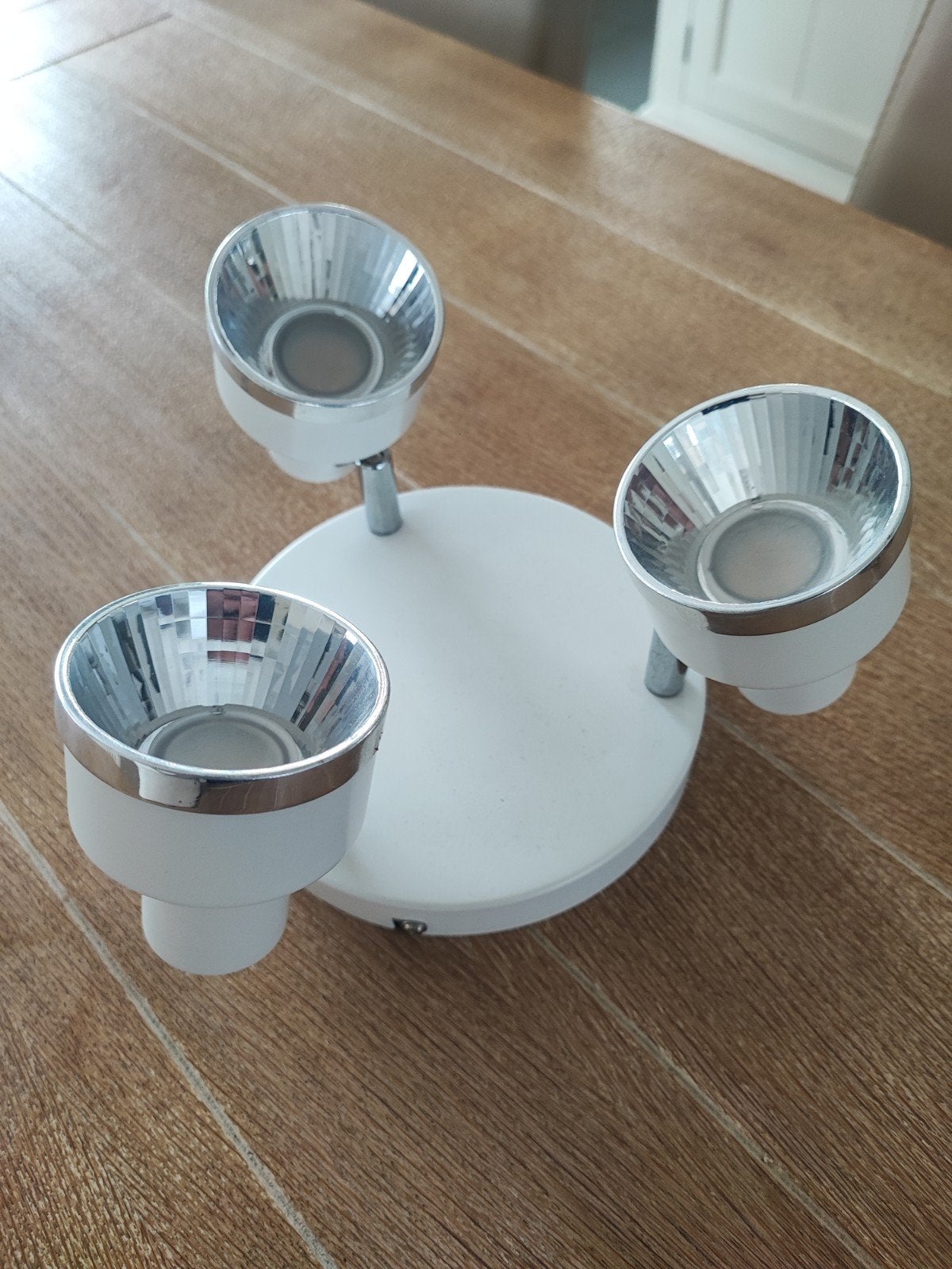 Opbouwspot met 3 leds., Huis en Inrichting, Lampen | Spots, Ophalen, Opbouwspot, Verstelbaar