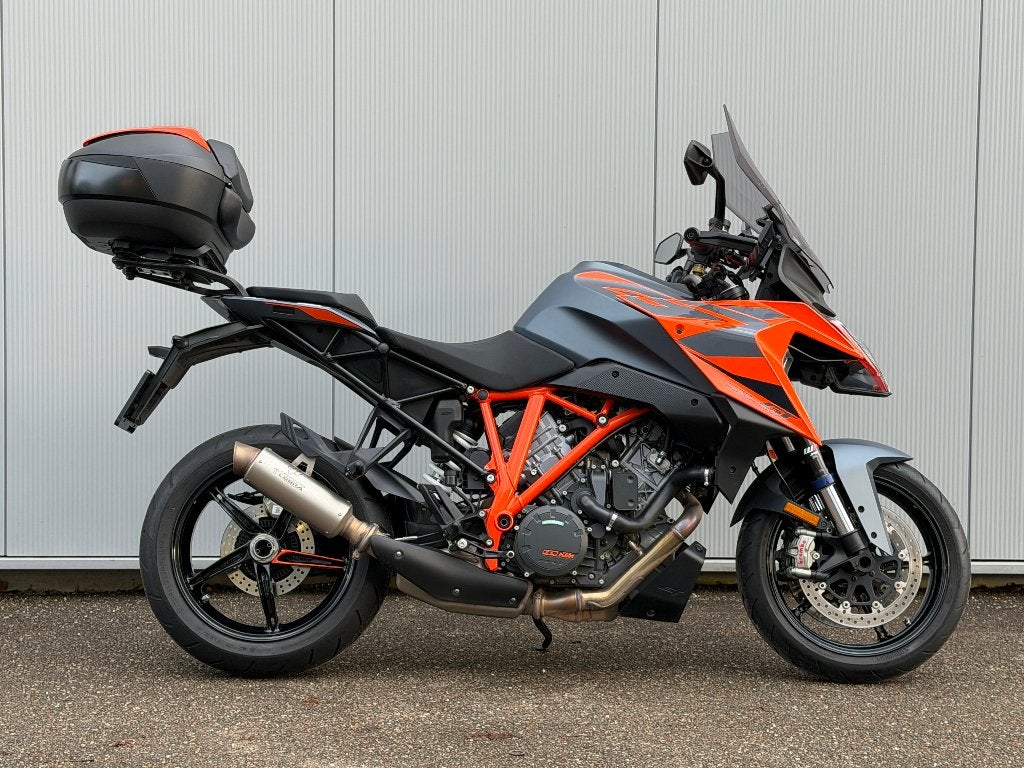 KTM 1290 Super Duke GT / Tech-Pack / Handverw. /2025 -9500km, 2 cilinders, Motorrijbewijs A, Handvatverwarming, Bedrijf