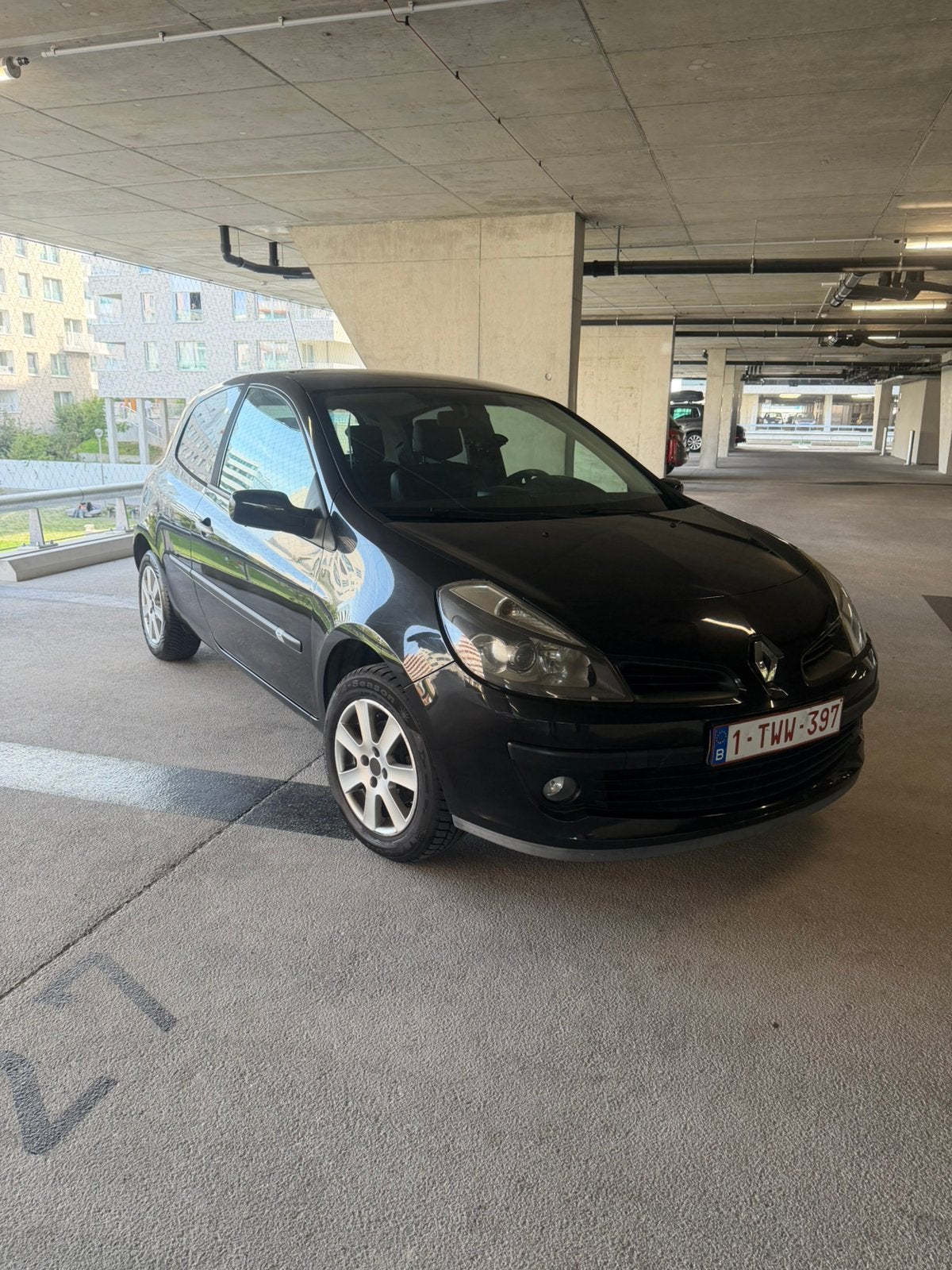 Renault clio 2006 zwart metallic, Auto's, Voorwielaandrijving, Stof, Zwart, 1198 cc