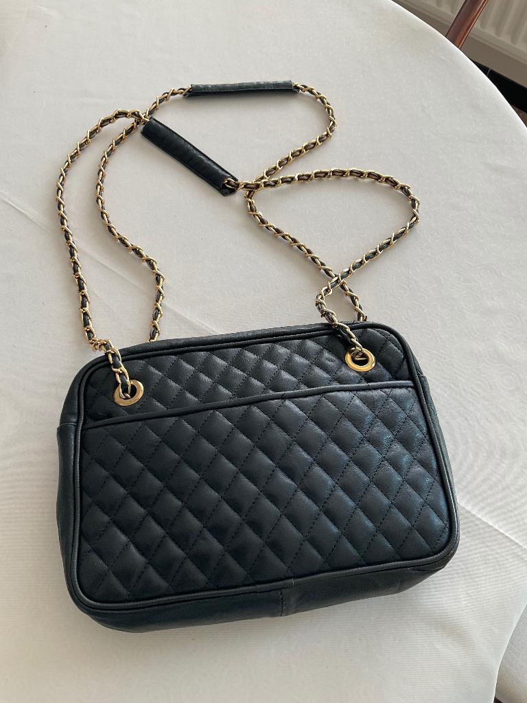 Vintage zwarte leren tas 27x21x6 cm in zeer goede staat, Handtassen en Accessoires, Tassen | Schoudertassen, Overige merken, Gebruikt