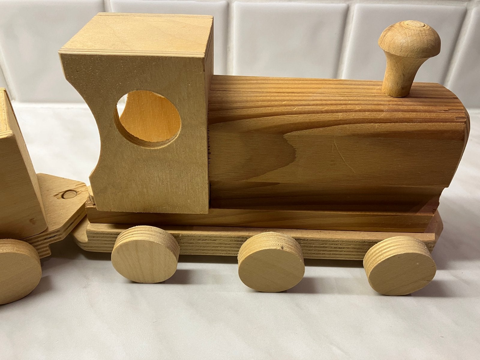 Houten speelgoedtrein locomotief en 3 wagonnetjes, Kinderen en Baby's, Speelgoed | Houten speelgoed, Ophalen of Verzenden, Zo goed als nieuw