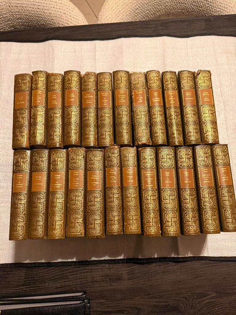 VintageWO2 boekenreeks24stuks luxe uitvoering met goudopdruk, Verzamelen, Militaria | Algemeen, Ophalen