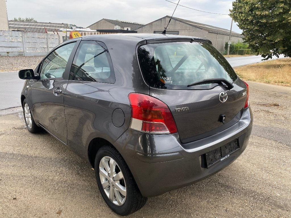 Toyota Yaris 1.33i VVT-i Luna, Auto's, Dealer onderhouden, Stof, Zwart, 4 cilinders