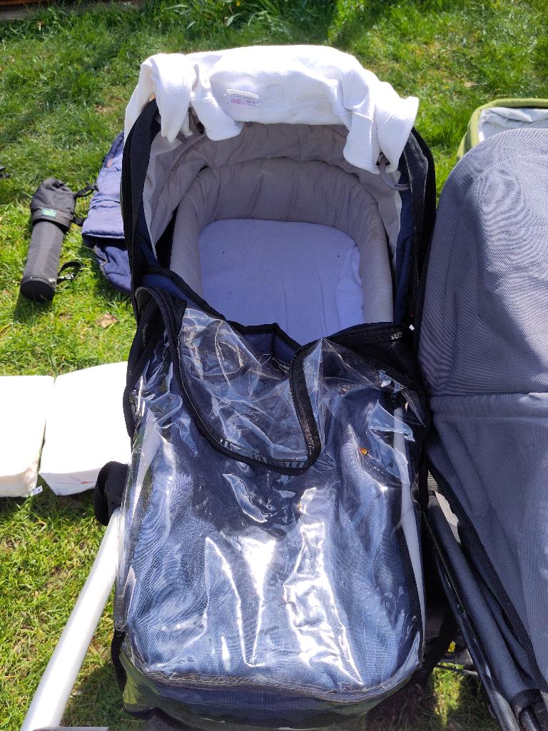 Panier pour bébé Mountain Buggy Duo + housse de pluie, Enfants & Bébés, Buggys, Enlèvement, Utilisé, Autres marques, Modèle duo