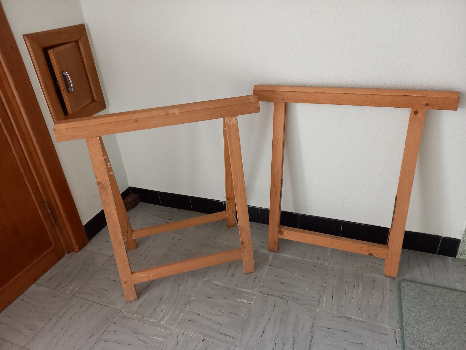 Houten schragen., Ophalen