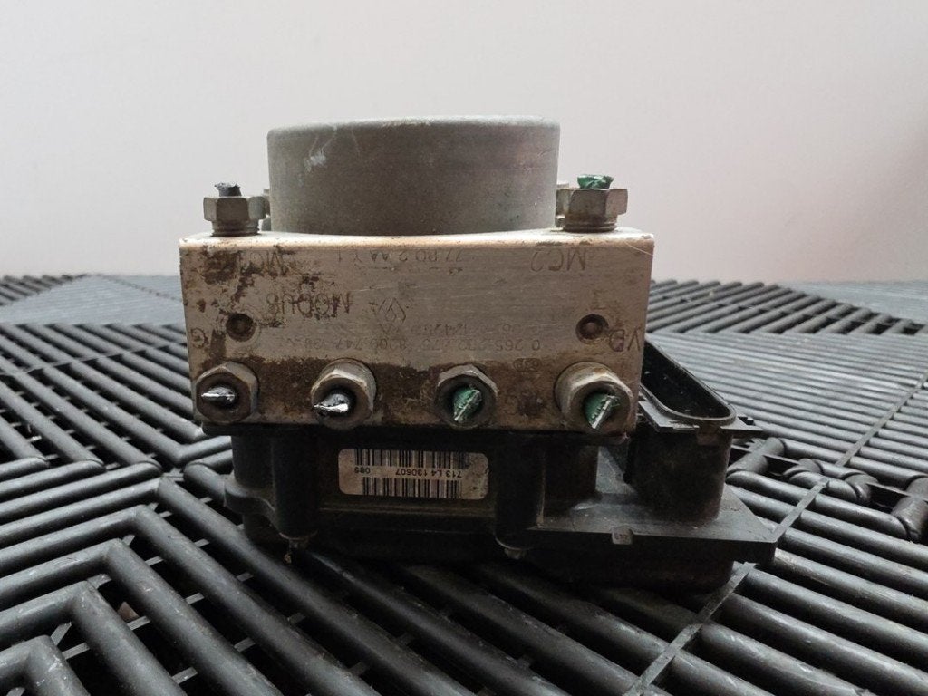 ABS POMP Renault Modus / Grand Modus (JP) (01-2004/12-2012), Robert Bosch AG, Gebruikt, Renault, Robert-Bosch-Allee 1
74232  Abstatt, DE