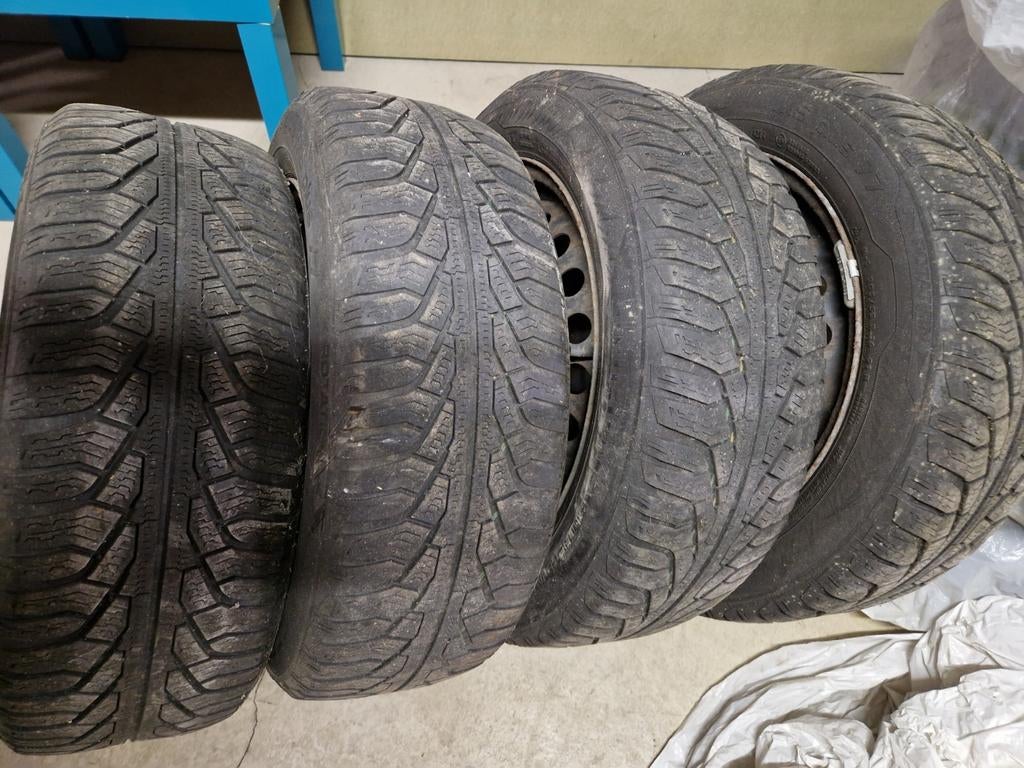4 pneus uniroyal 205/55r16 + jantes 5 trous ( entraxe 6,5, Enlèvement, Pneu(s)