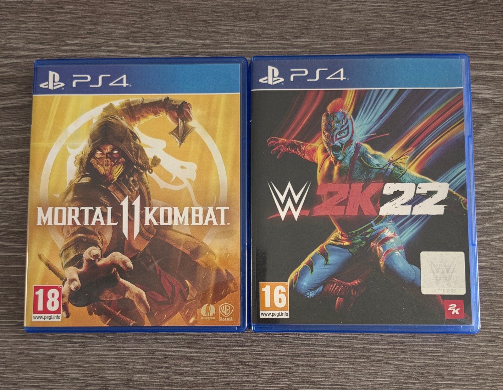 PS4 Games: Mortal Kombat 11 & WWE 2K22 (In perfecte staat), Ophalen