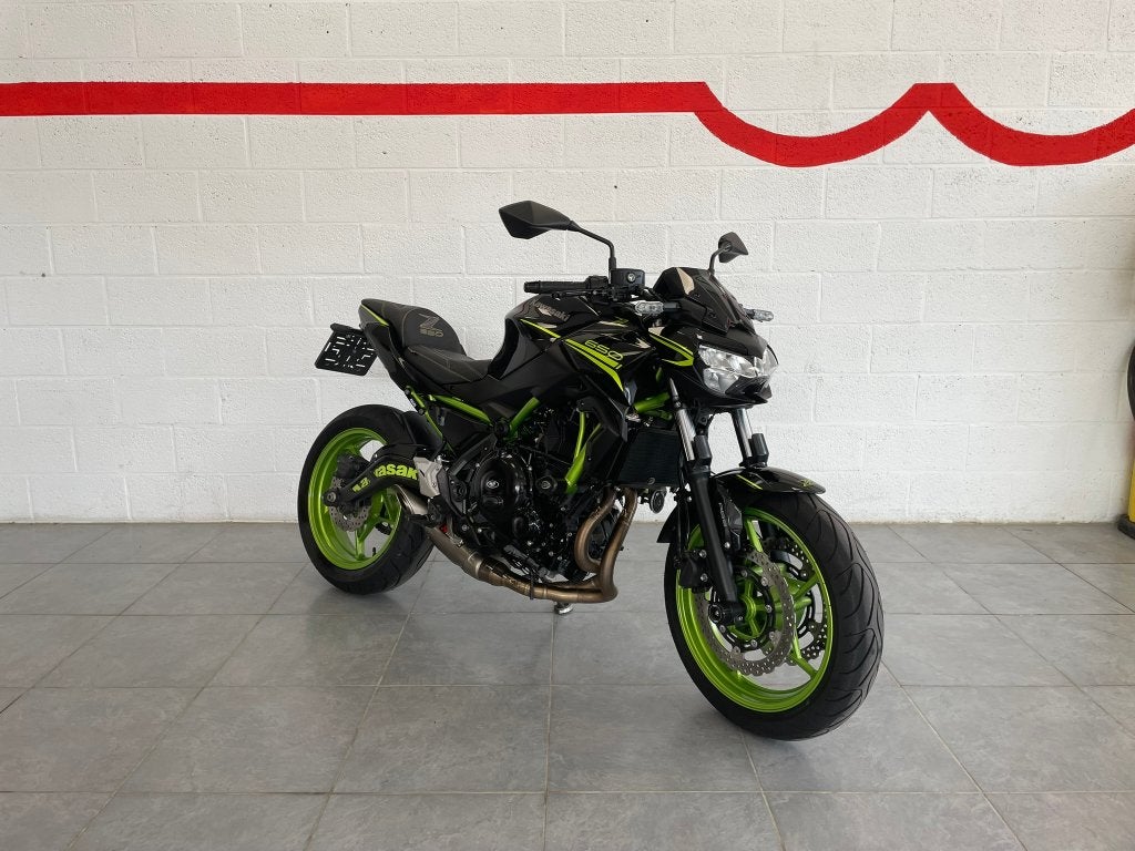 Kawasaki z650 *AKRAPOVIC*, Motos, ABS, Entreprise, Occasion, 2 cylindres