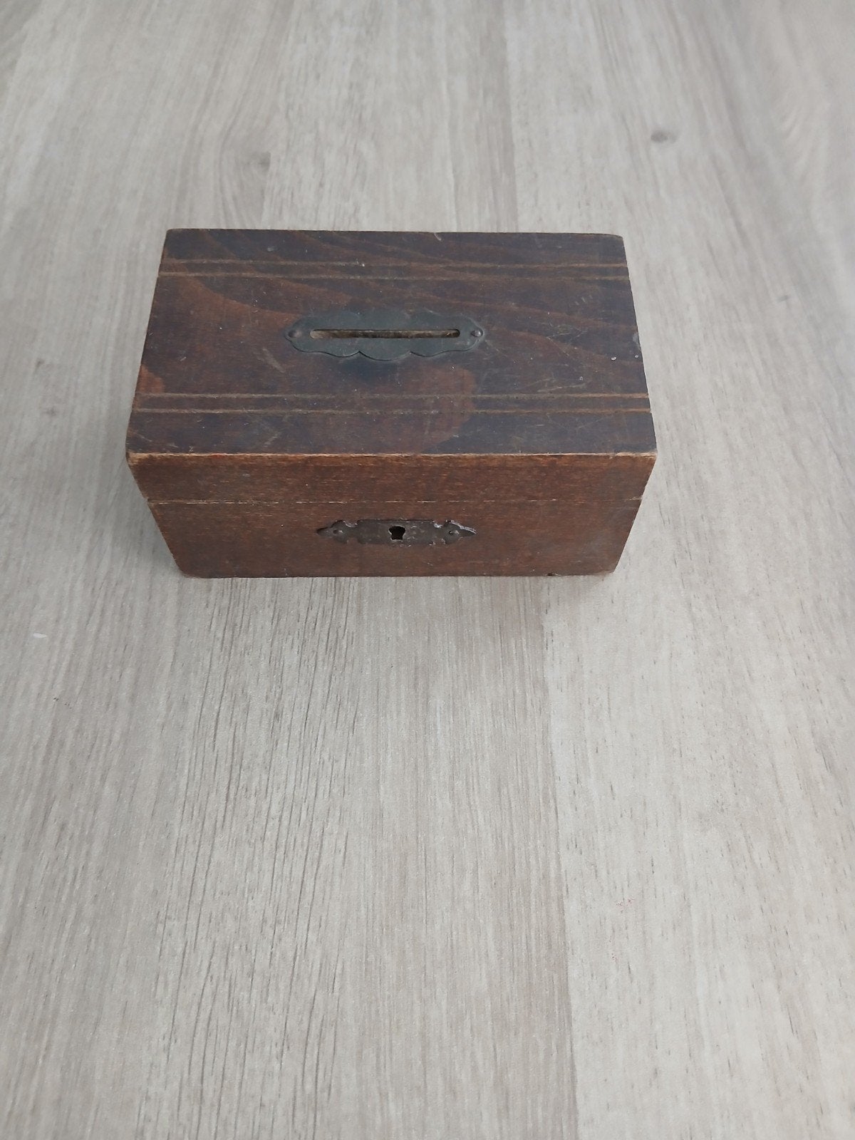 Antiek kistje 5 €, Verzamelen, Rookartikelen, Aanstekers en Luciferdoosjes, Ophalen