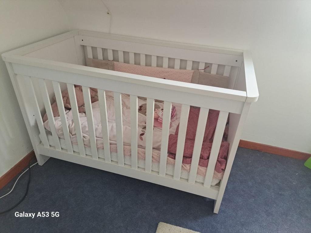 Babybed met toebehoren, Ophalen, Zo goed als nieuw, Jongetje of Meisje