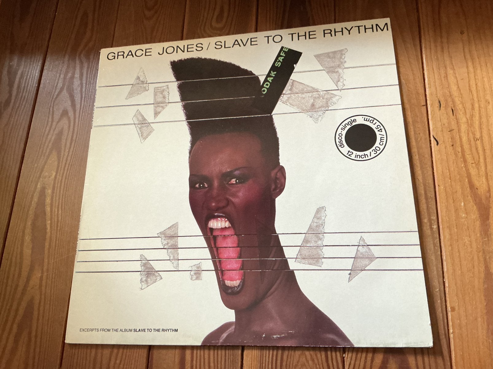 12 » Grace Jones - Esclave du rythme (ensanglantée), Enlèvement ou Envoi, Utilisé