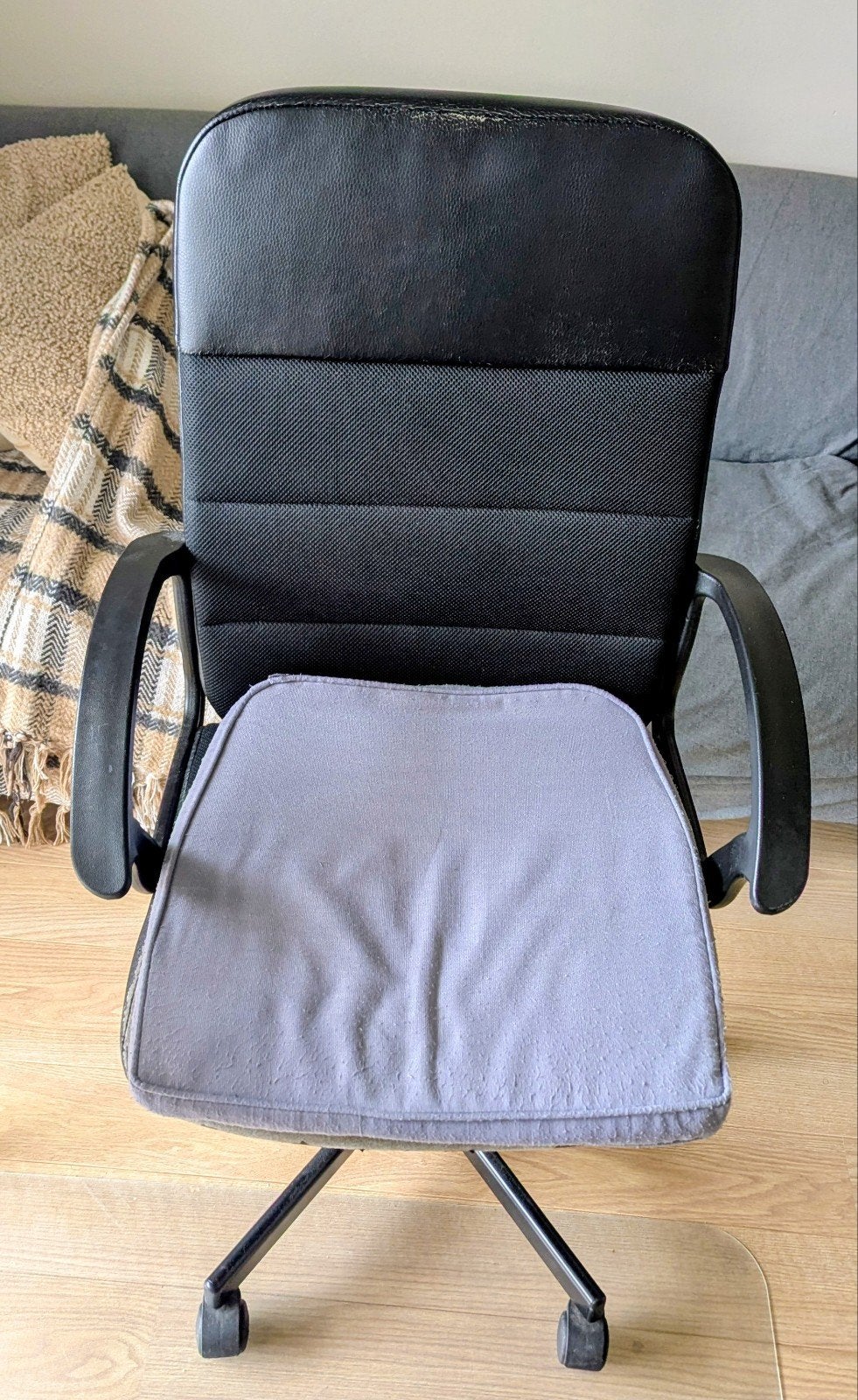 Office chair (bureaustoel) with armrests and seat cushion, Huis en Inrichting, Ophalen, Gebruikt, Zwart, Bureaustoel