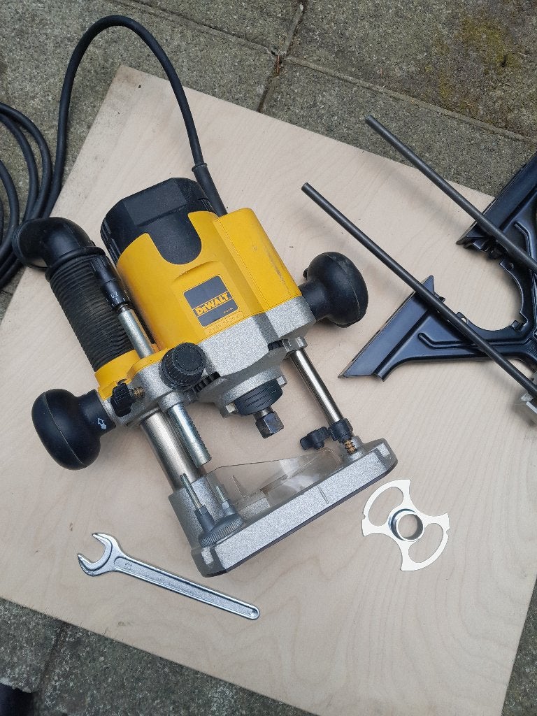 DW621-QS Défonceuse 1100W Dewalt, Électrique, Enlèvement, Utilisé, Dewalt