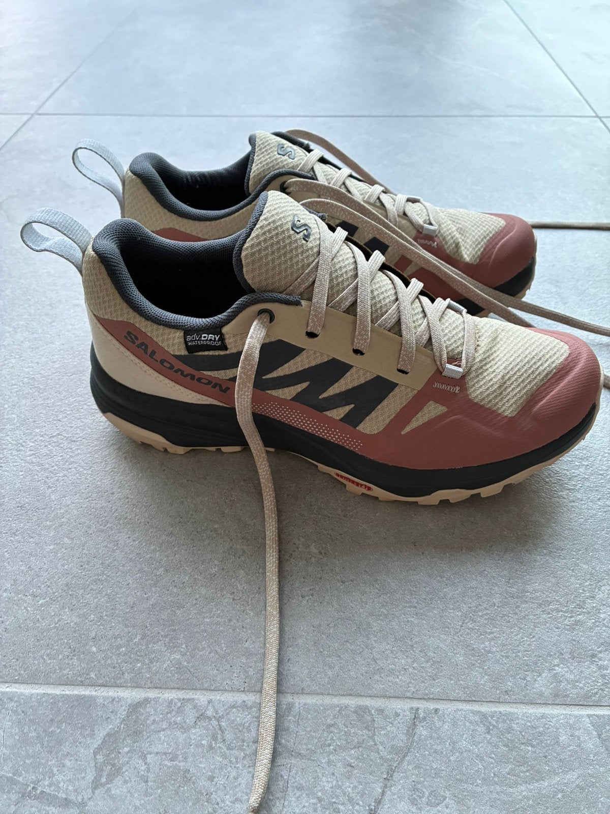 Salomon Saliba voor dames 37 1/3, Sport en Fitness, Loopsport en Atletiek, Ophalen, Zo goed als nieuw