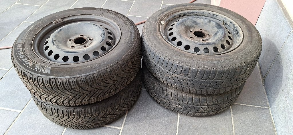 Pneus hiver 205/60R16 + jantes Ford Focus, Pneus hiver, 16 pouces, Véhicule de tourisme, 205 mm