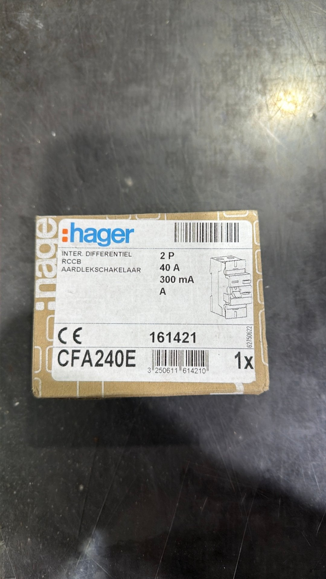 HAGER AARDLEKSCHAKELAAR (DIFFERENTIEEL) 2P 40A 300MA NIEUW, Ophalen, Zo goed als nieuw