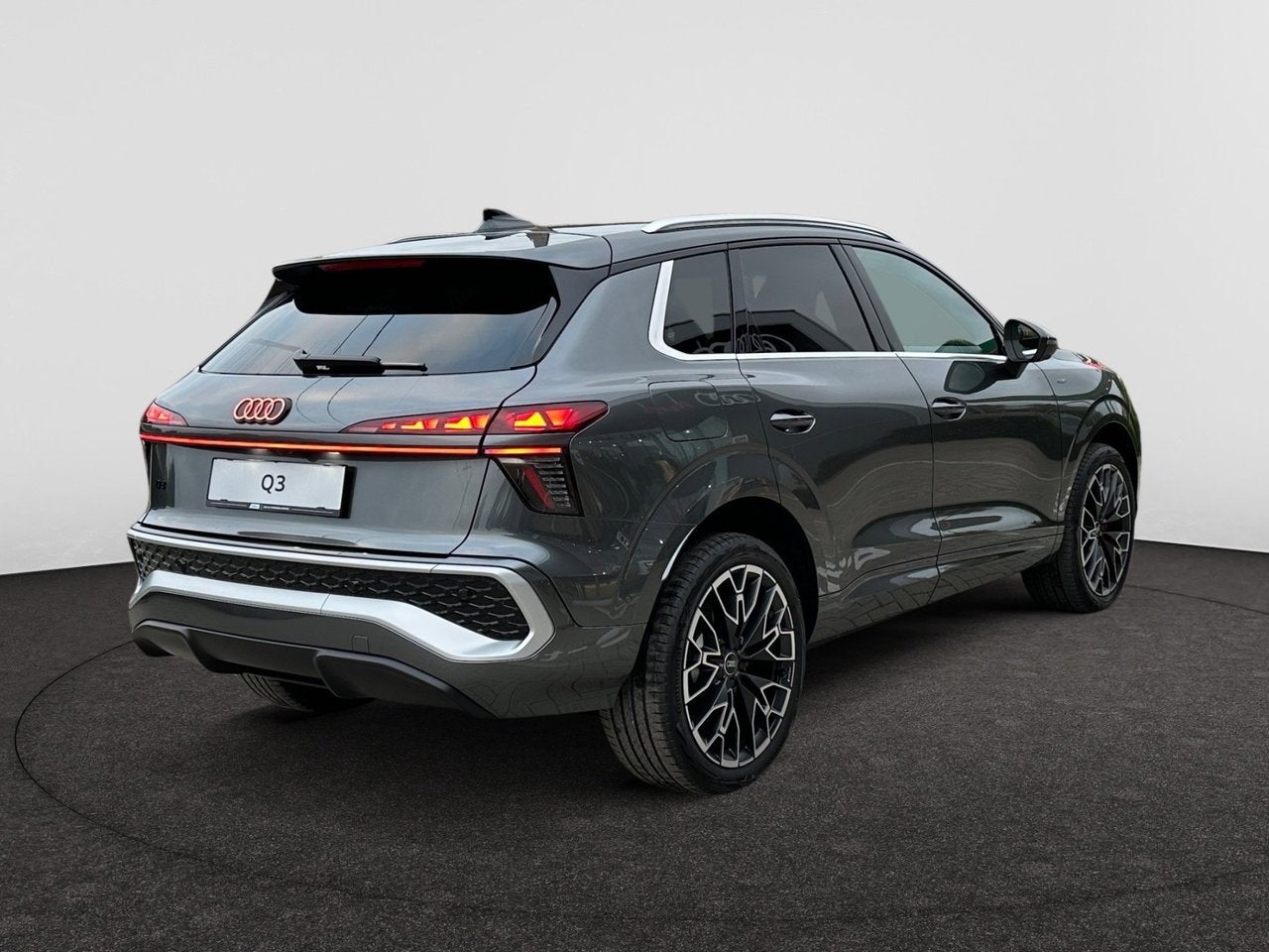 Audi Q3 SUV e-hybrid (PHEV) CORPORATE S 272 PK S TRONIC, Auto's, Automaat, 48 g/km, https://public.car-pass.be/vhr/c24ff7c9-7aa2-43e9-a10b-58b52e787cb4