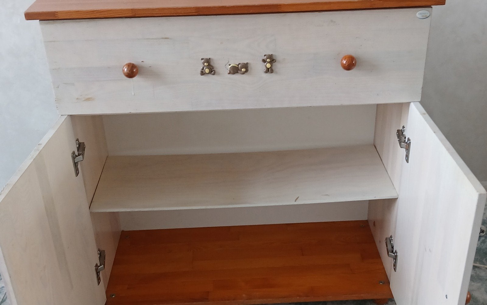 Commode en bois dur gratuit, Maison & Meubles, Enlèvement