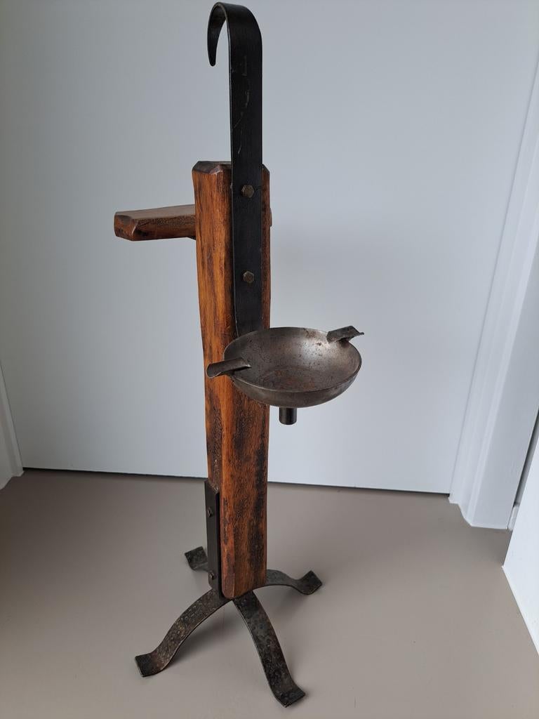 Brutalistisch bijzettafeltje / asbak–hout & gehamerd metaal, Antiek en Kunst, Ophalen of Verzenden