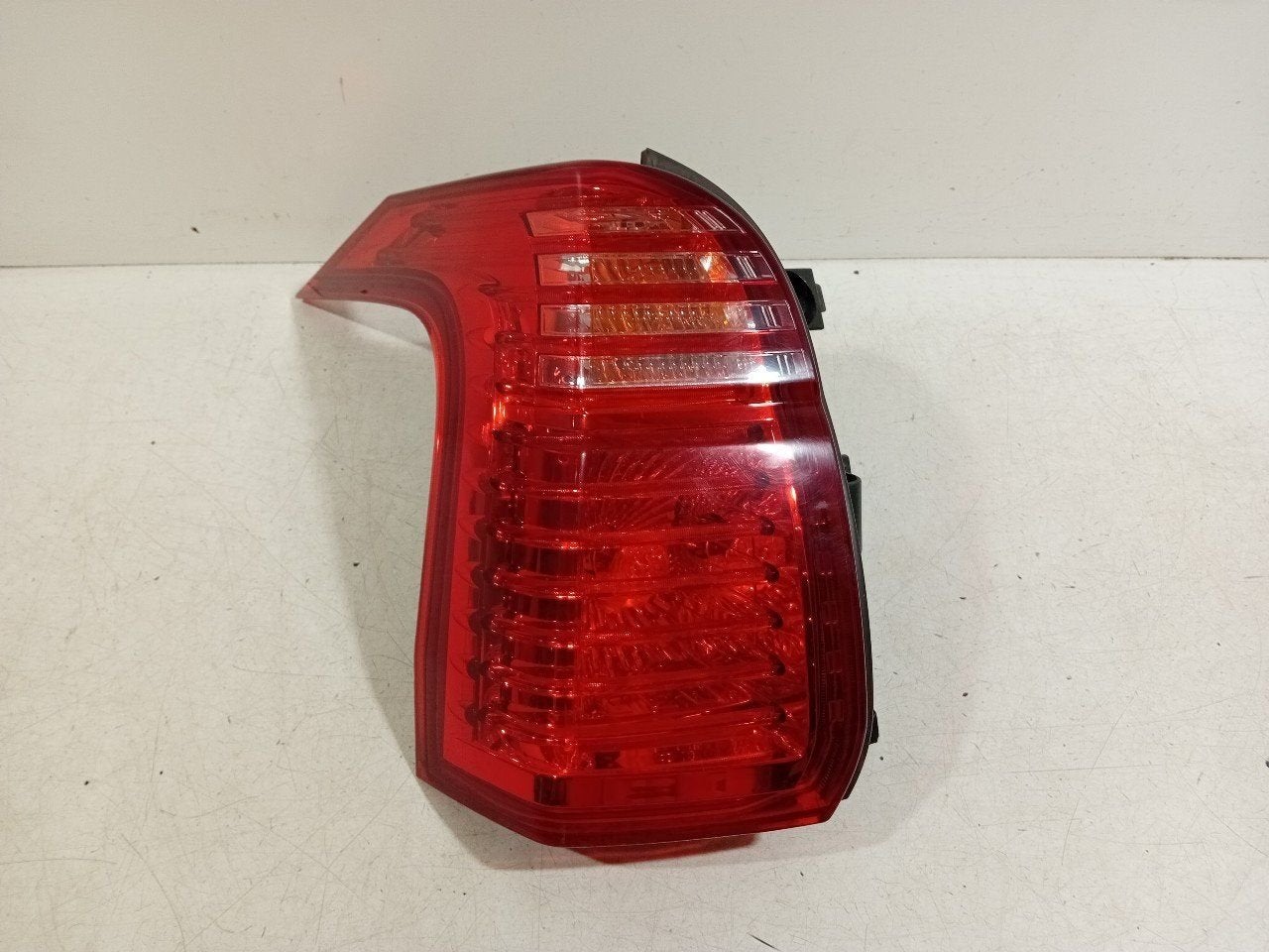 Achterlicht links buiten Peugeot 5008, Auto-onderdelen, Onderdelen@venauto.nl, Van der Ven Autorecycling B.V., Gebruikt, Ettenseweg 76, 4706 PB Roosendaal, The Netherlands