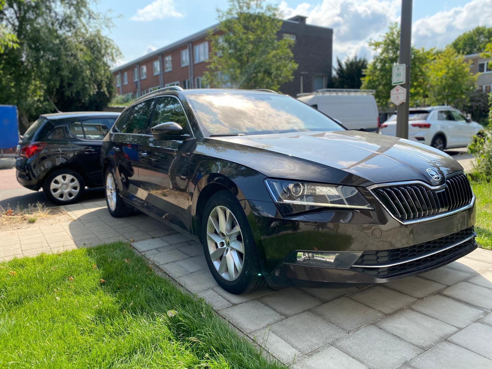Skoda Superb 1.6 TDI DSG 88kw Style Business Camera Navi Led, Auto's, Bruin, Lederen bekleding, Leder, 5 deurs