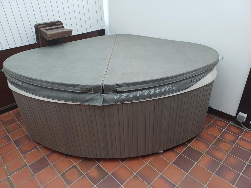 tx jacuzzi 2 personen, Ophalen, Zo goed als nieuw, Trap, Vast