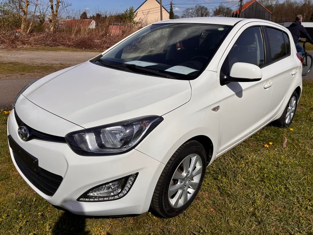 Hyundai i20 1.2 essence avec climatisation, Autos, Euro 5, Achat, Entreprise, Boîte manuelle