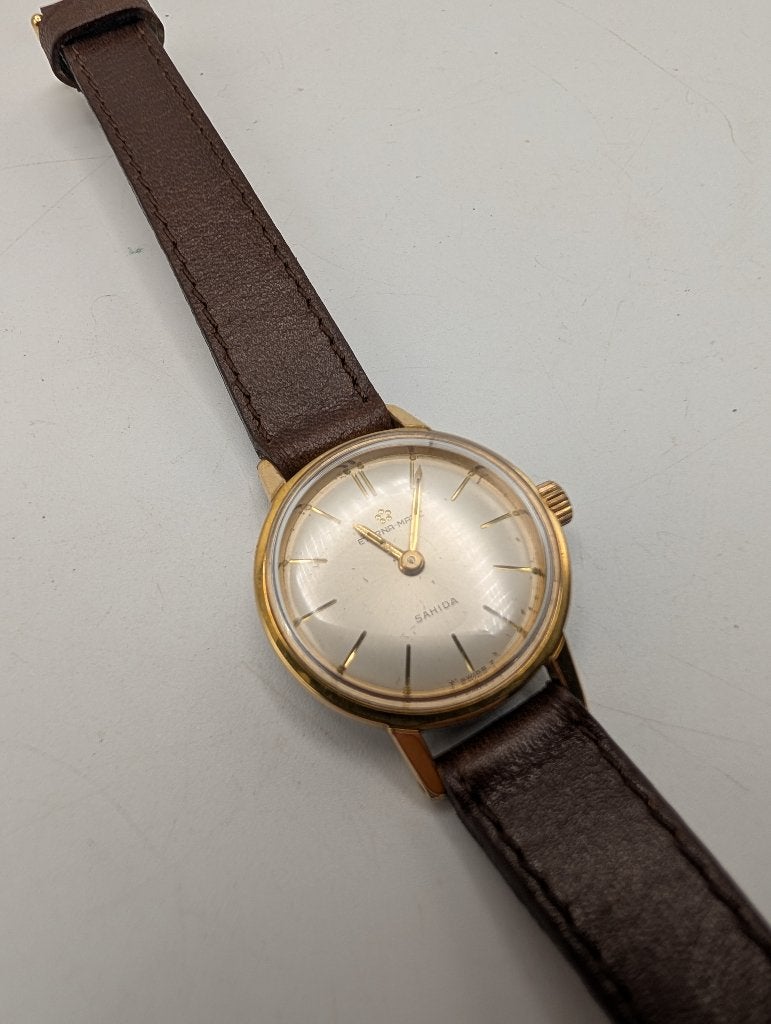 Montre vintage Eterna-Matic Sahida pour femme, Bijoux, Sacs & Beauté, Montres | Femmes, Comme neuf, Montre-bracelet, Cuir, Enlèvement ou Envoi