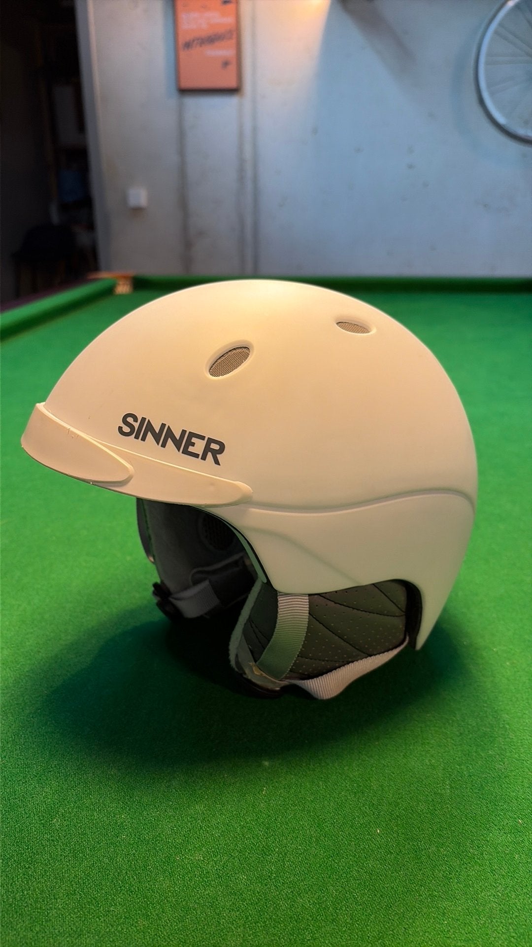 Skihelm wit dames SINNER medium, Sport en Fitness, Ophalen, Zo goed als nieuw